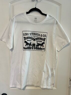 NWT Levi’s White Logo 100% Cotton Tee